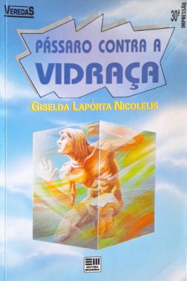 Pássaro Contra a Vidraça