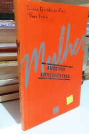 Mulher arquivo confidencial