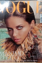 Vogue: A Revista Ícone da Moda e Estilo - "Máximo Efeito" (Fevereiro/2012 - N°402)
